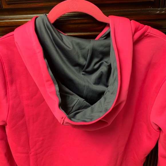 UNDER ARMOUR HOODIE 🌸 PRICE DROP! - Picture 3 of 3